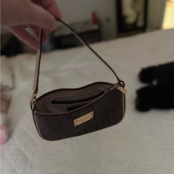 Michael Kors small purse - Picture 2 of 5